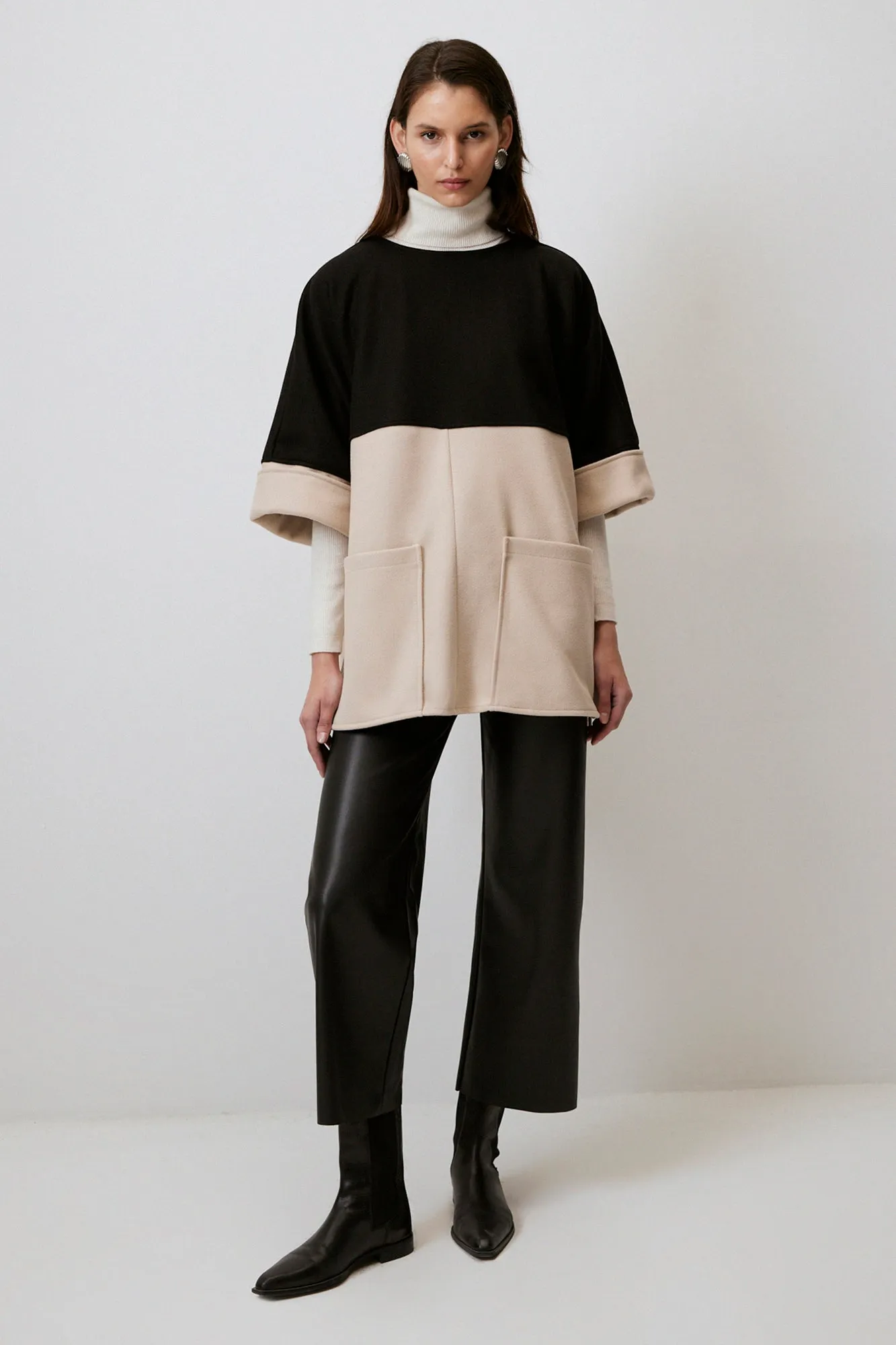 CONTRAST COLOR CACHET PONCHO