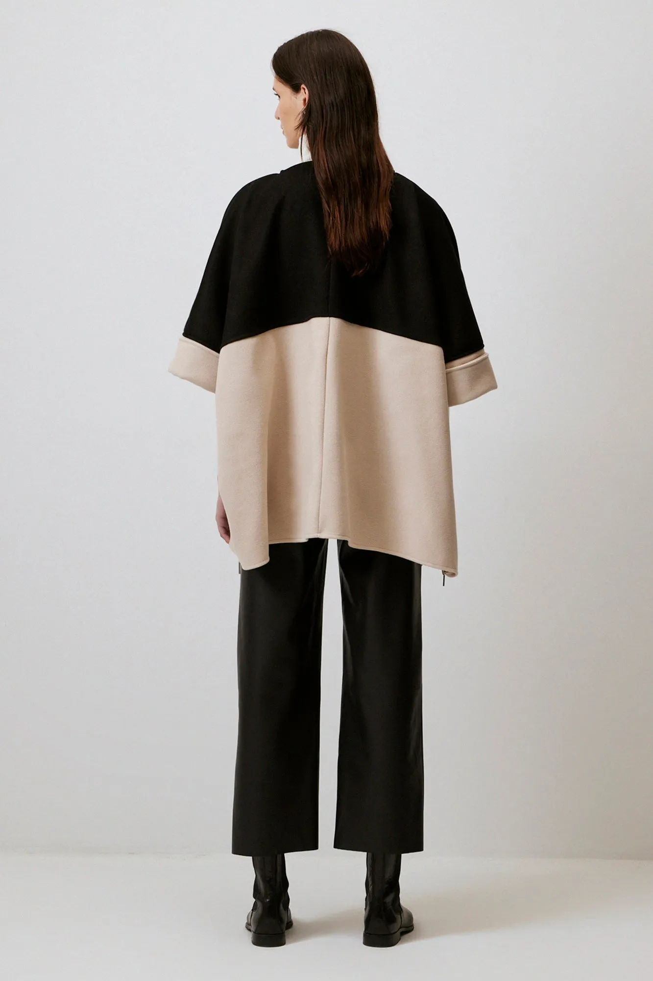 CONTRAST COLOR CACHET PONCHO